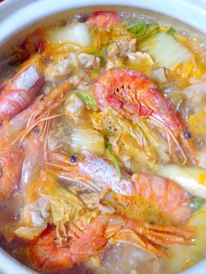 Snapdishの料理写真:Pork &seafoods kimchi hotpot|lizaさん