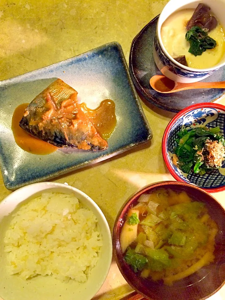 Snapdishの料理写真:レンズ豆と椎茸とカリフラワーの茶碗蒸し、サバ味噌、大根とレタスの味噌汁、ほうれん草のお浸し|MIEKO 沼澤三永子さん