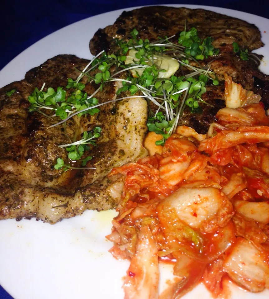 Marinated pork cutlet herbed with broccoli sprout, garlic and korean kimchi|Andrew Martiniさん