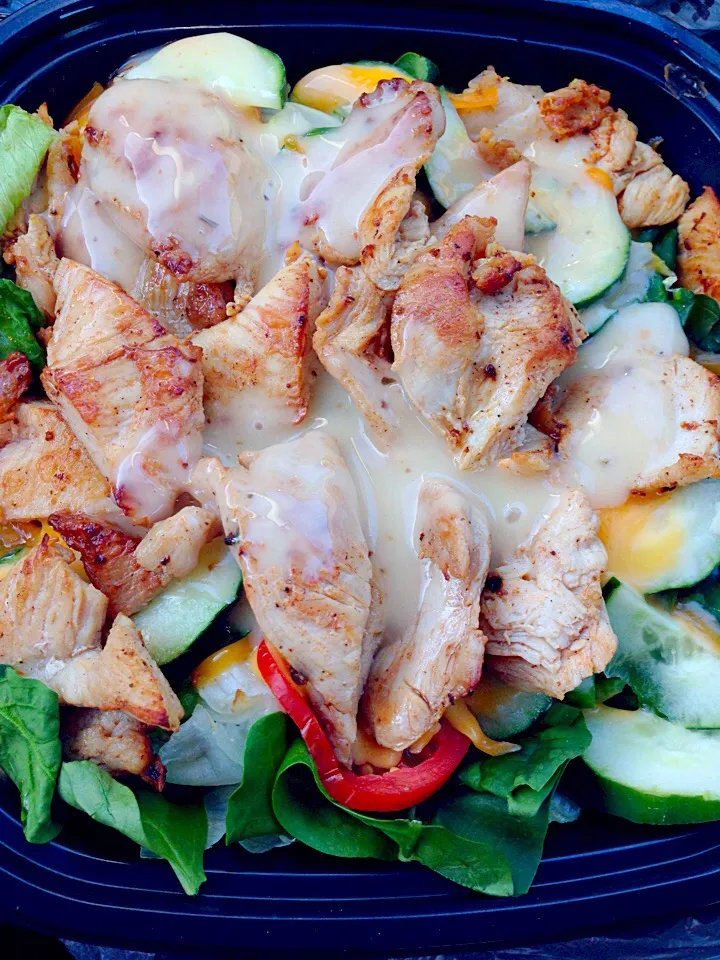 Chicken salad for lunch|nadia issaさん