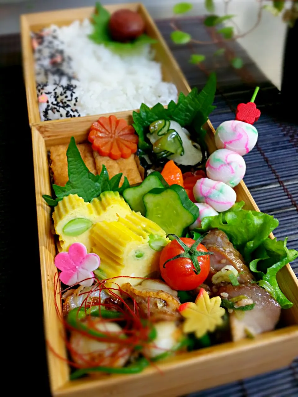 《水曜日のお弁当》🍱

・デコ★きゅうり
・ぷちプヨトマト（薄皮～🍅）
・吹きよせ、手鞠お麸～
・花形だし巻き玉子
・厚揚煮
・カブきゅうりの塩コブごま油和え
・ねぎチャーシュー
・チビホタテ、ピーマンピリ辛
・人参グラッセ

FB友に頂き物でいっぱい～♡|藤田 まり子さん