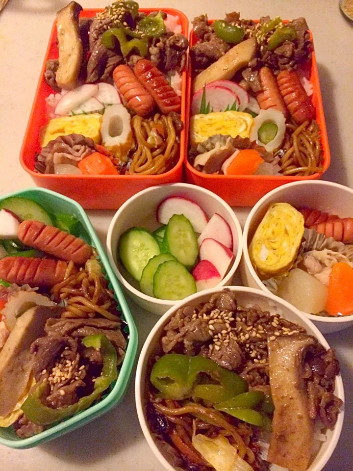 Snapdishの料理写真:今日も母が作る四人のお弁当。|りんさん