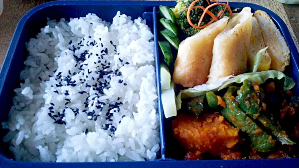 ☆お弁当☆

ごましおご飯
かぼちゃの煮物
春巻
玉子焼き
レタス
ブロッコリー
キュウリ
人参|田村 しおりさん