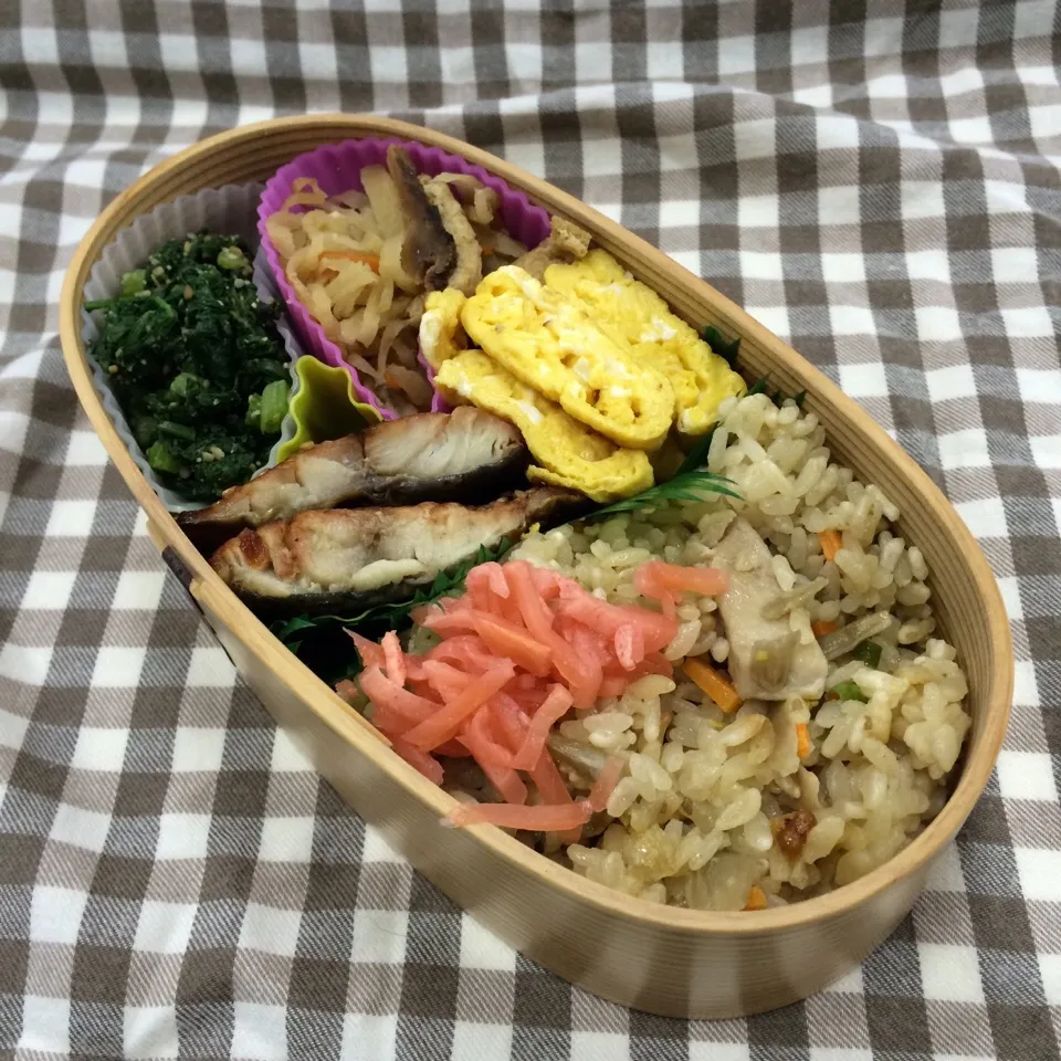 弁当（炊き込みごはん、サバ味醂、玉子焼き、春菊ゴマ和え、切り干し大根）|SasaMasa213さん