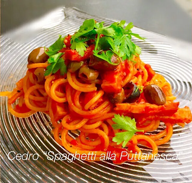 Spaghetti alla Puttanesca 🍝                アンチョビのかわりにベーコンでプッタネスカ風|Cedro🍋さん