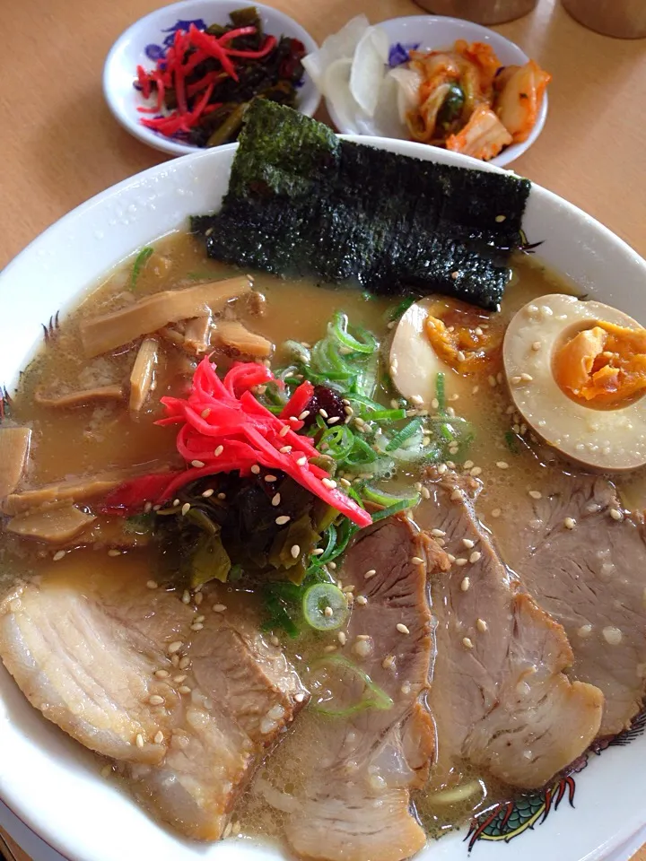 ★LUNCH★は《ふくちぁんラーメン🍜》に行きました💨 

ふくちぁんチャーシューメン(醤油とんこつ バラ･モモミックス 麺カタ)990円|伍龍やすさん