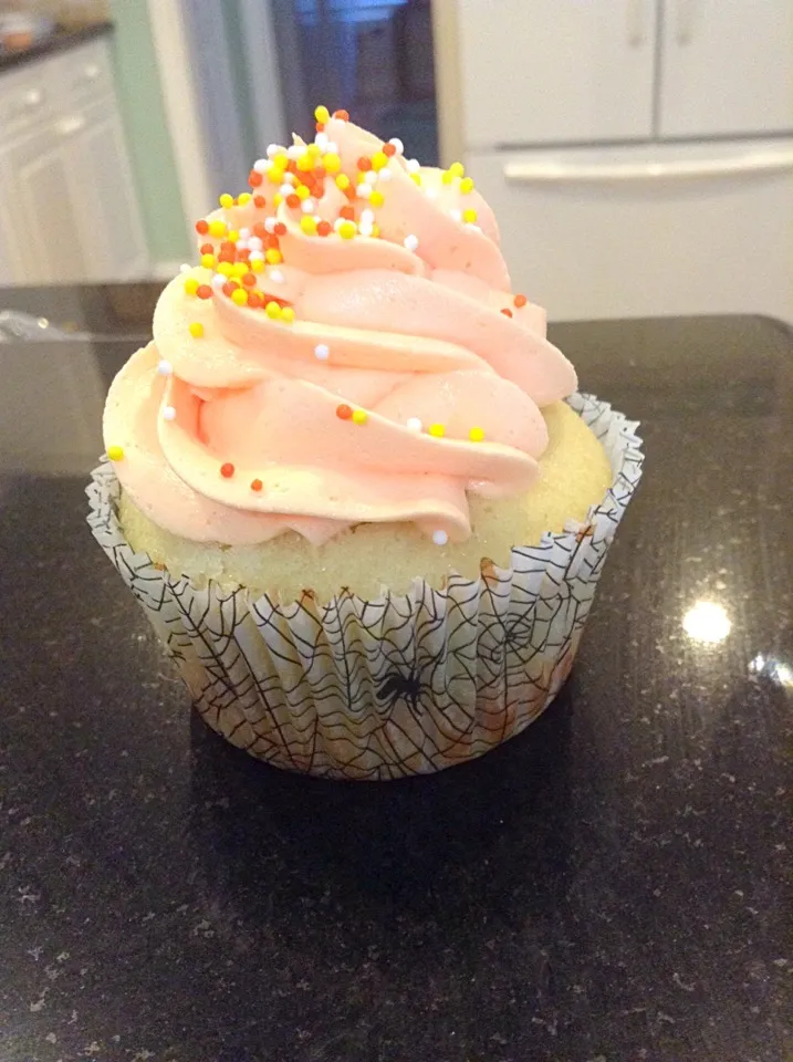 Snapdishの料理写真:Halloween cupcake|claire lovetteさん