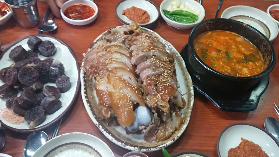 족발 순대국은서비스~|Hoon Hee Leeさん