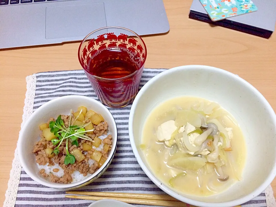 肉味噌丼と豚汁|しおりさん