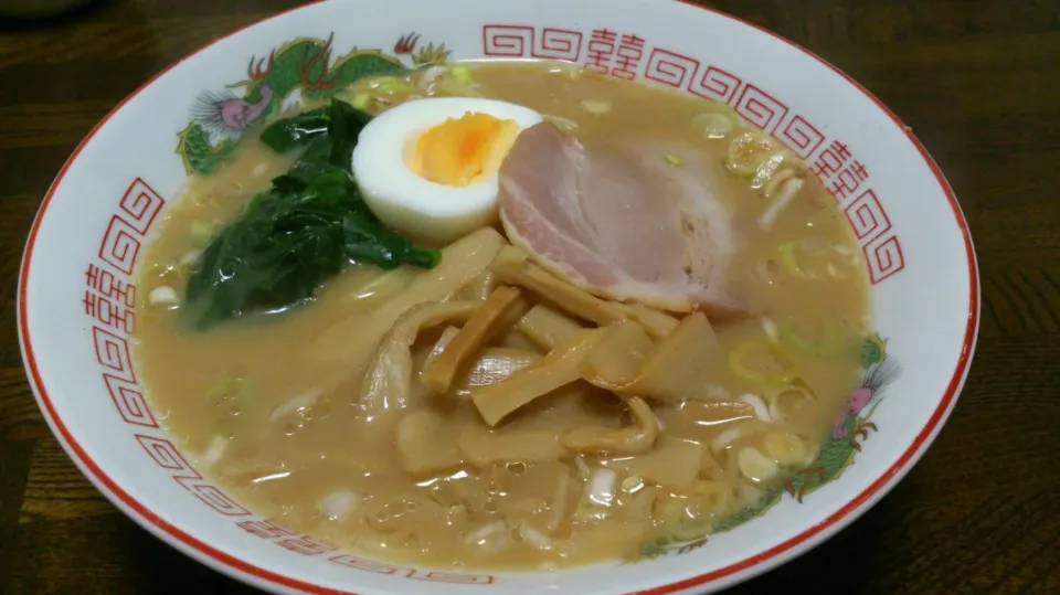 醤油とんこつラーメン|えっちゃんさん