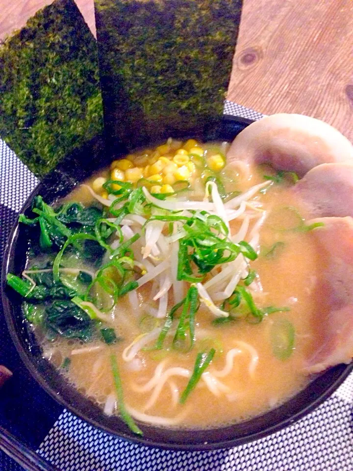 Snapdishの料理写真:自宅で味噌とんこつラーメン🍜|まみりんごさん