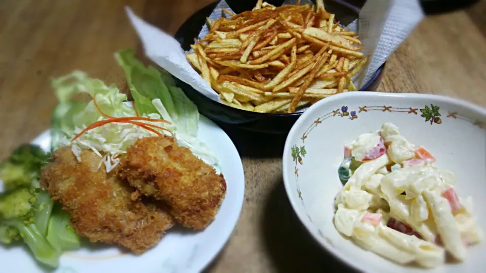 ☆夕食☆11月12日☆
ポテトフライ
ポテトサラダ
ブロッコリー
キュウリ
キャベツ
豚肩ロースの豚カツ|田村 しおりさん