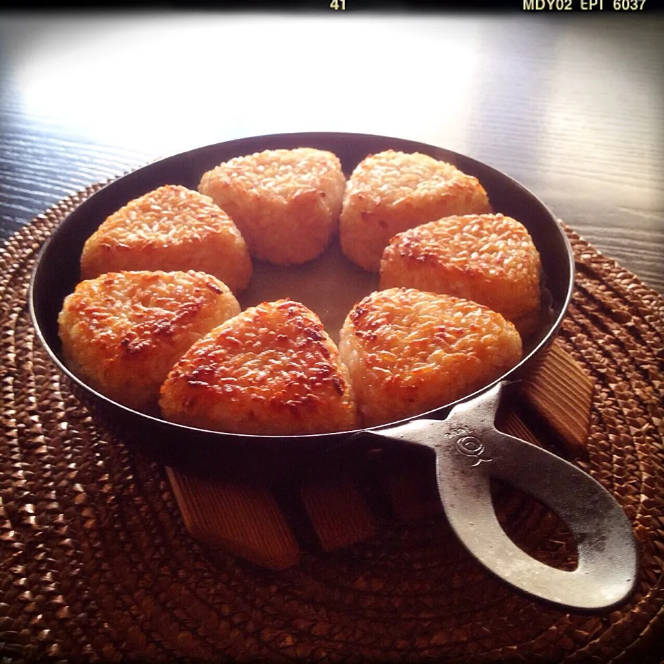 りるのんさんの♪グリルプレートで買うより安い！あの焼きおにぎり🌸|さわこさん