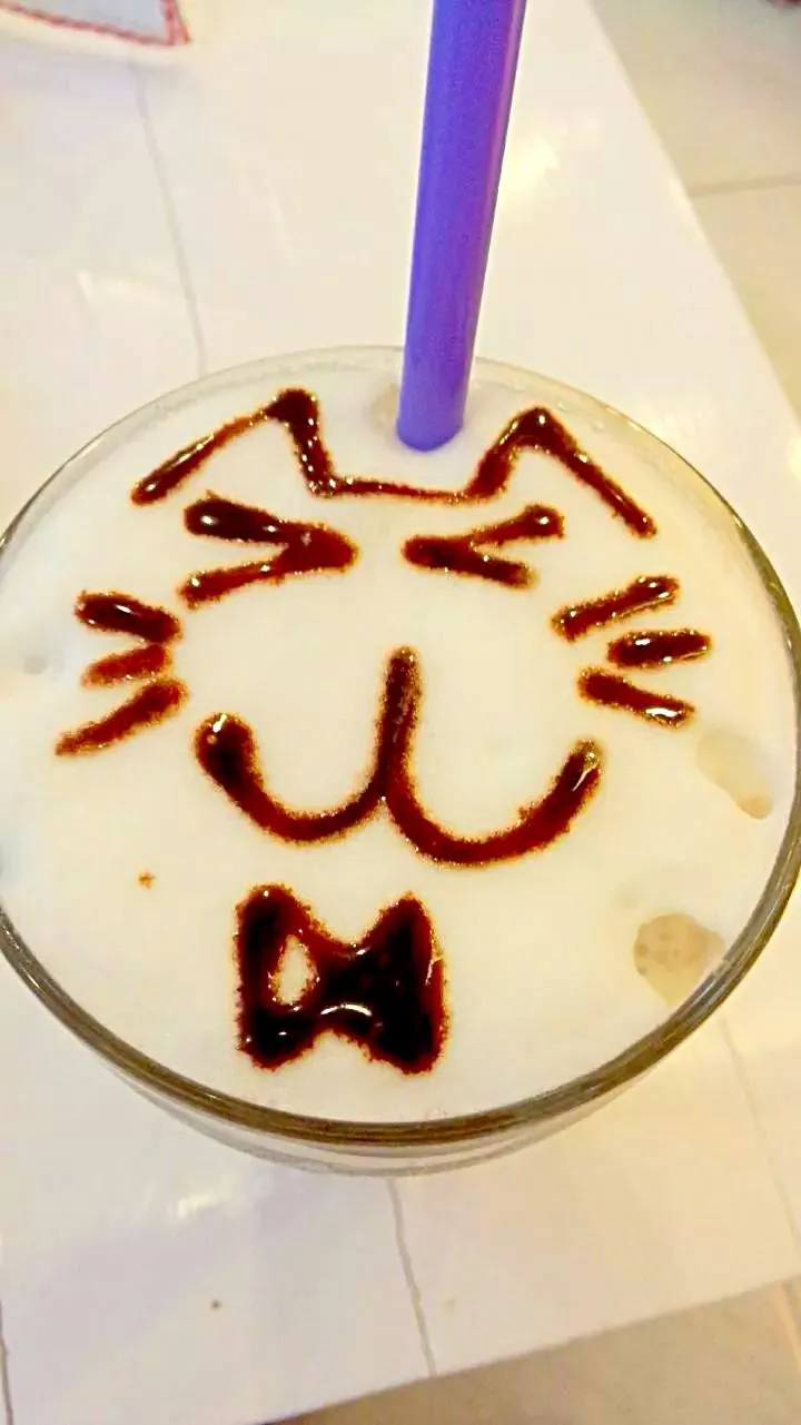 Cat latte coffee..cute ^^
 #love#cat#latte #coffee#cute #good #delicious #happy|Tikさん