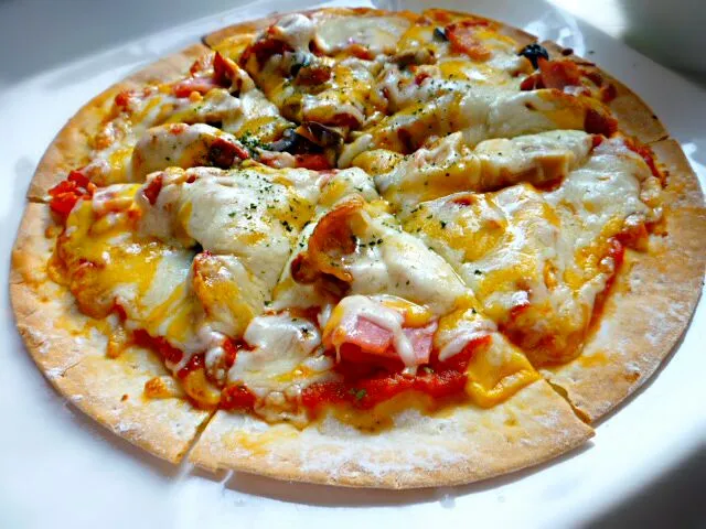 ランチは焼き立てピザとスパークリングウォーター🍕|ふかرさん