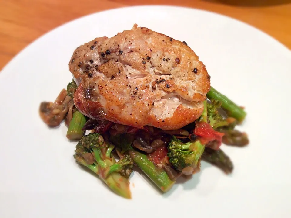 Pan fried chicken breast with seasonal veges|Nicky Jonesさん