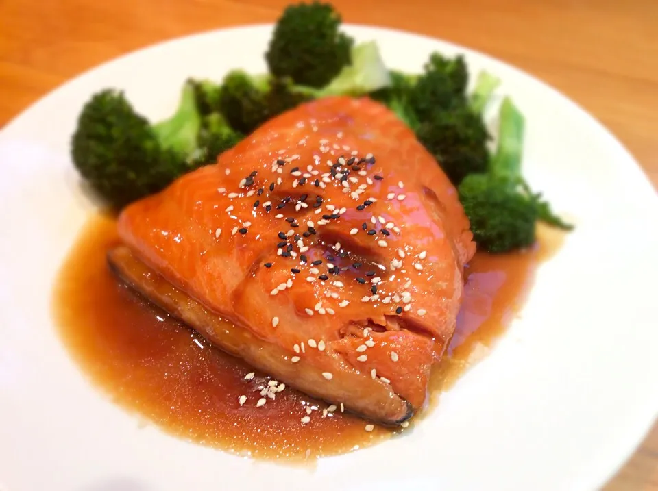 Simple teriyaki salmon with broccoli|Nicky Jonesさん