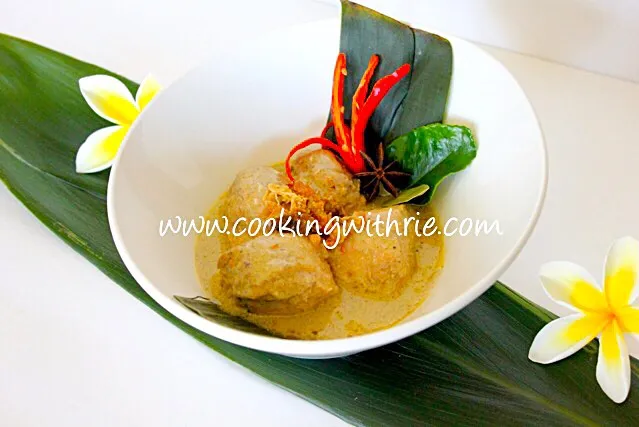 Opor Ayam / Chicken in coconut gravy|rie simsさん