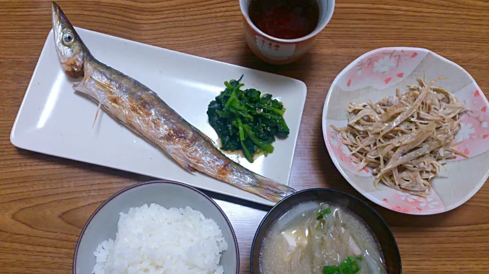 ・カマスの塩焼き
・ほうれん草の酢の物
・牛蒡サラダ
・豚汁(豚肉、里芋、牛蒡、白葱、青葱、大根、椎茸、豆腐)|ようかんさん