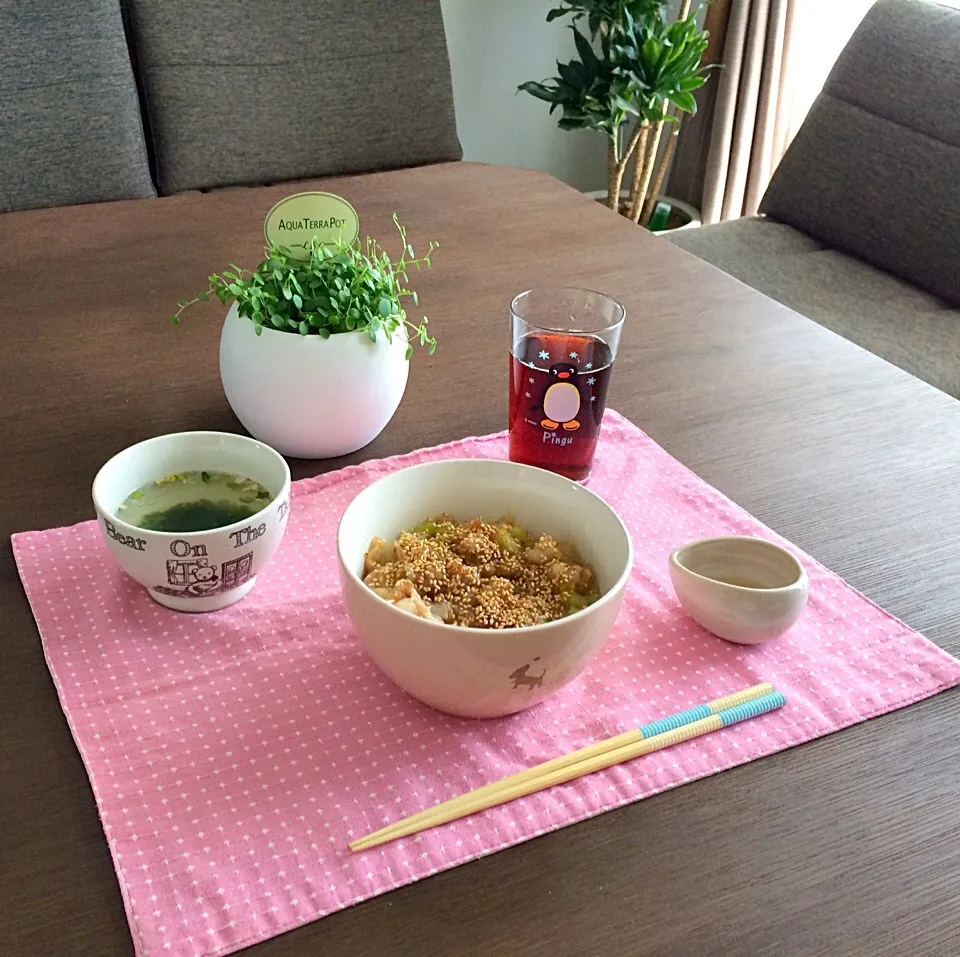 ねぎ塩豚丼、わかめスープ、ルイボスティー|pentarouさん