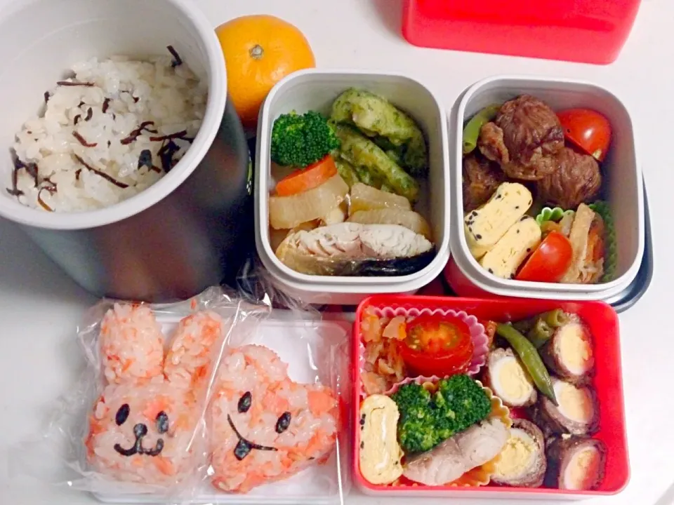 幼稚園娘のお弁当。と夫の。塩鮭おにぎり、牛肉とうずら卵の照り焼き、ひじき玉子焼き、塩鯖など。|やよさん