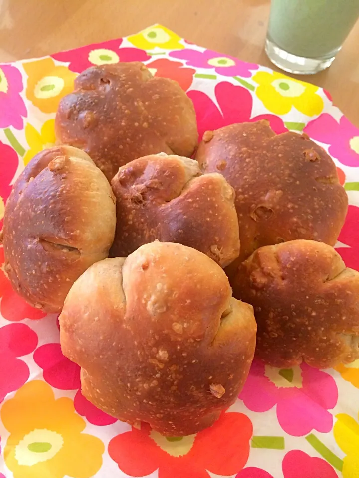 Snapdishの料理写真:朝食 クルミパン🍞|masamiさん