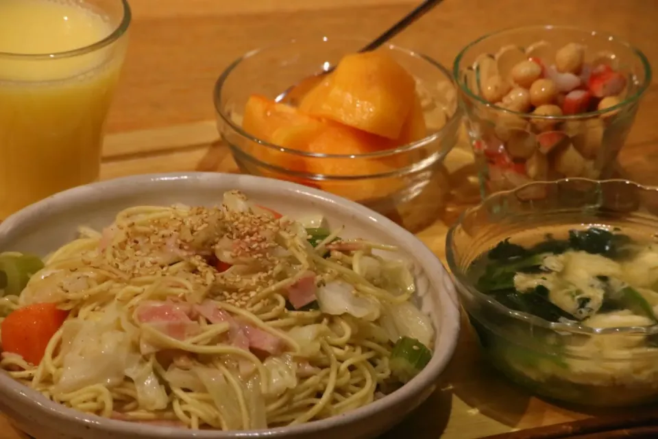 Snapdishの料理写真:鶏ガラで作った塩焼きそば ๓(-^╰╯^-)๓|マカロンさん