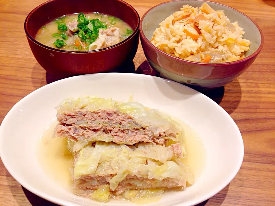 ミンチとキャベツの重ね蒸しと鶏とごぼうの炊き込みご飯と豚汁|あやかさん