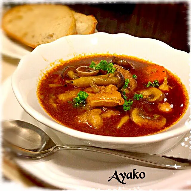 デミ缶で簡単♡鶏肉ときのこの赤ワイン煮込みwith　カンパーニュ|亜矢子さん