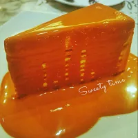 Snapdishの料理写真:Thai tea cake @ Audrey siam center|varissaraさん