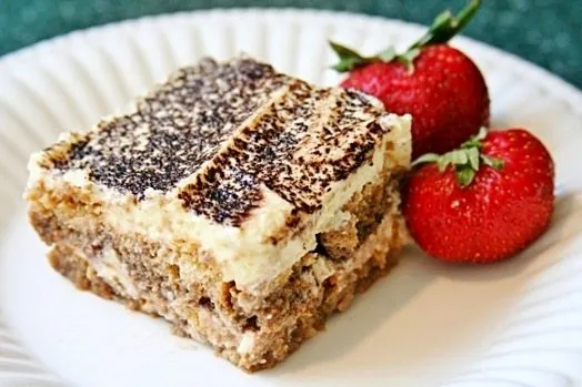 delicious morning Tiramisu and strawberries|Andrew Martiniさん