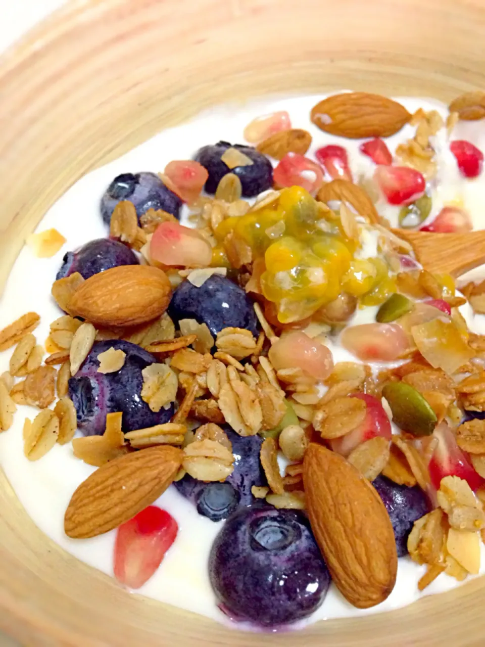 Greek yogurt with passion fruit, pomegranate, blueberries and coconut granola|coxiella24さん