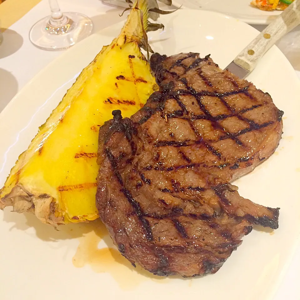 Steak🐮 & Pineapple🍍|KaRenさん