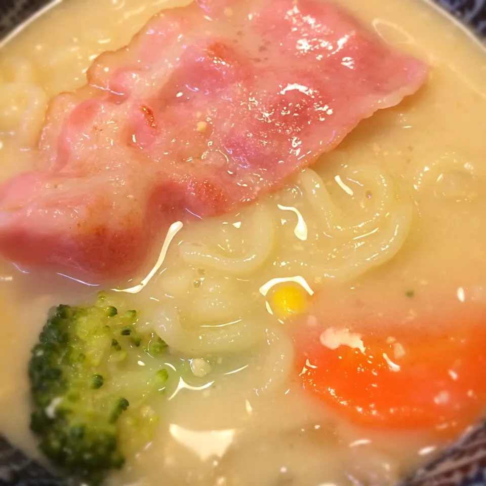 シチューリメイク クリーム味噌ラーメン|ひろのンさん