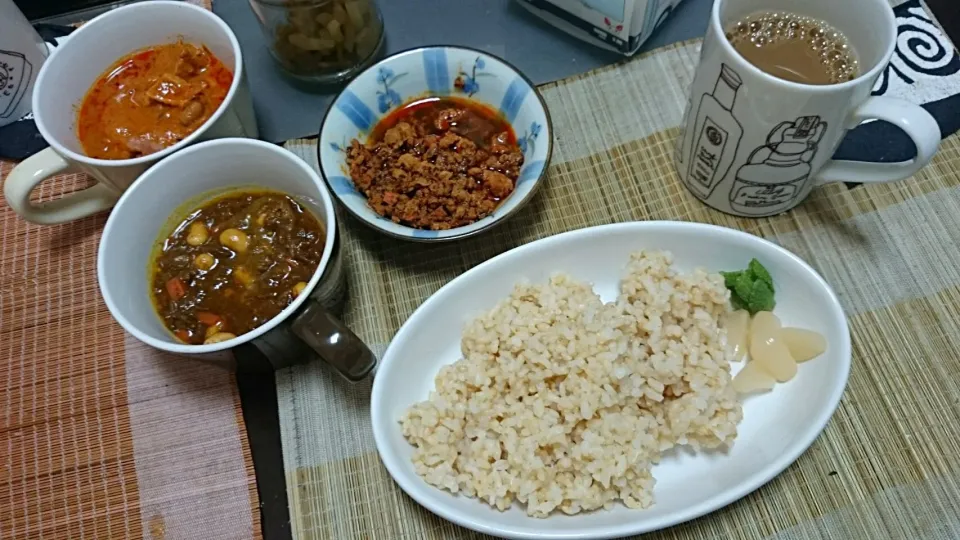 Snapdishの料理写真:レッドカレー＆豆カレー＆ガパオ|まぐろさん