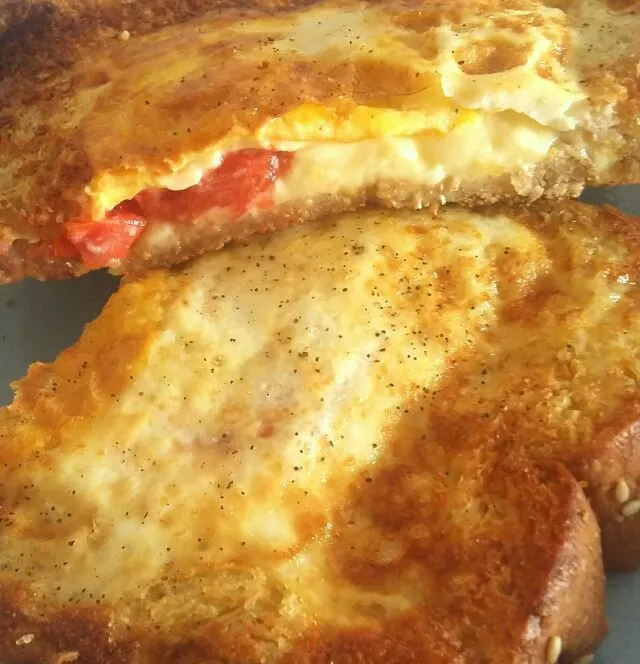 #toast #wheat #breakfast #egg #cheese #doublecheese #tomato #cherrytomato|Ravella Xevinzqyさん