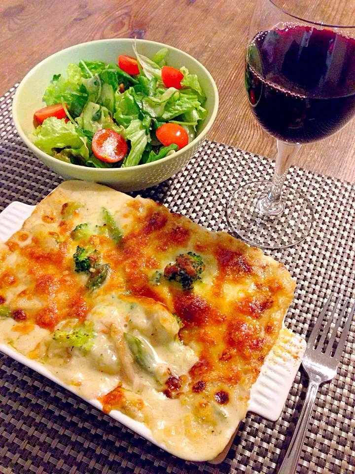 今夜は1人ご飯🍷昨日のクリームシチューをリメイク💛クリームシチュードリア、サラダ🍀|まみりんごさん