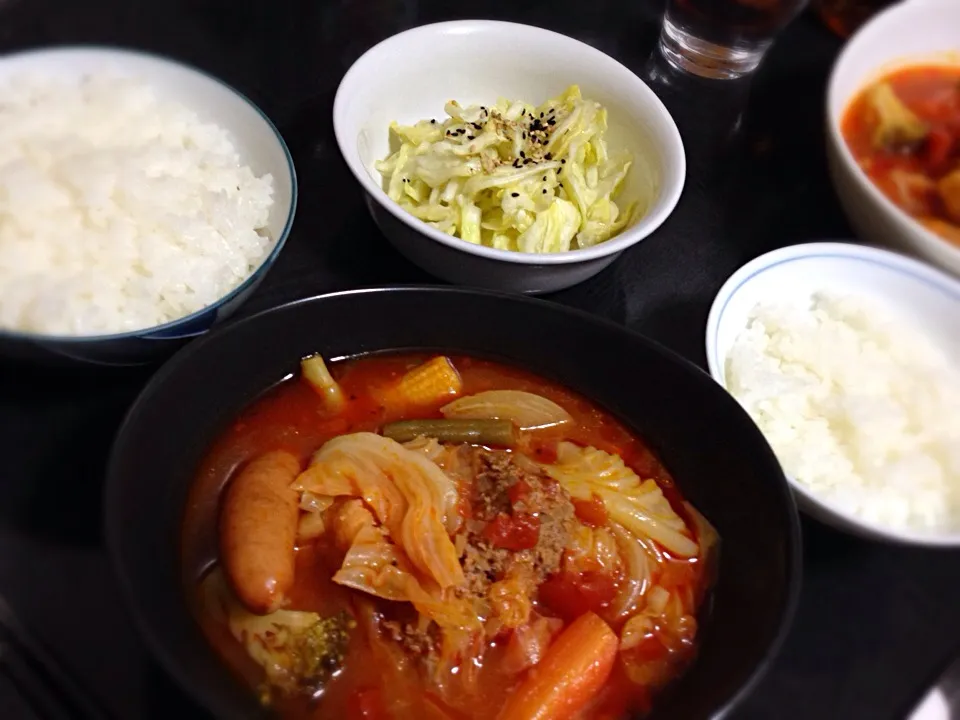 今日の晩ご飯は、巻かないロールキャベツのトマトポトフ仕立て、キャベツの即席漬け。|ゆえさん