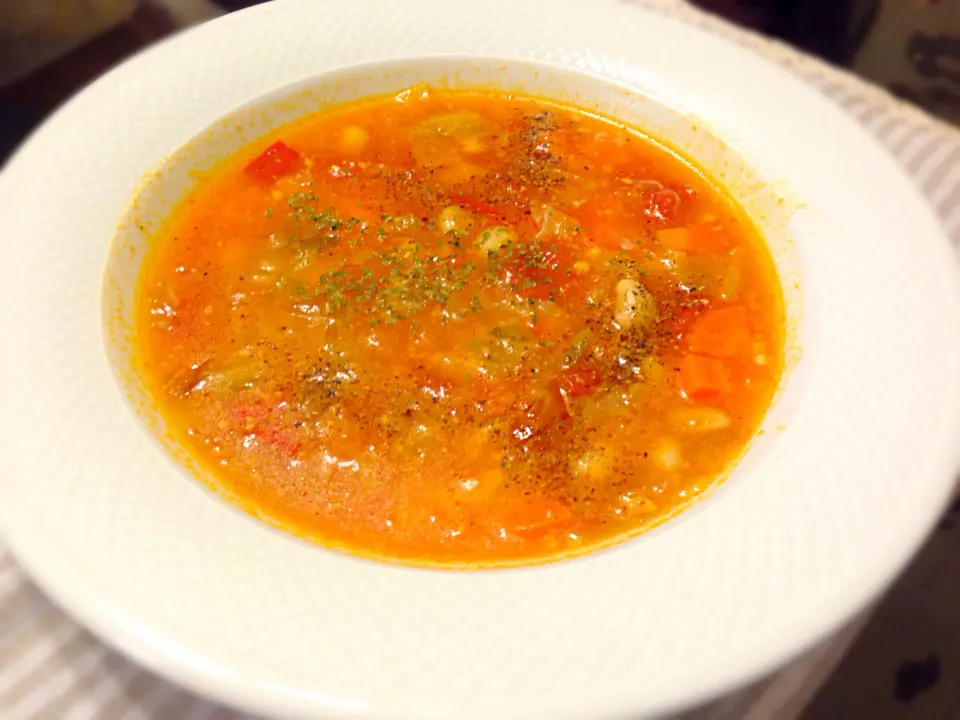 Weekend home cooking, Vegetable Minestrone soup by homemade vege stocks.Yummy!ベジブロスと塩麹を使った野菜だけのミネストローネ|Hirohosoさん