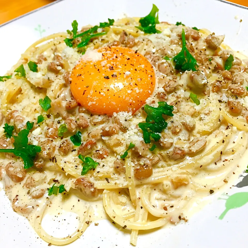 Snapdishの料理写真:大泉洋の男子ごはん 焦がし醤油の納豆カルボナーラスパゲッティ|カウンター嬢さん