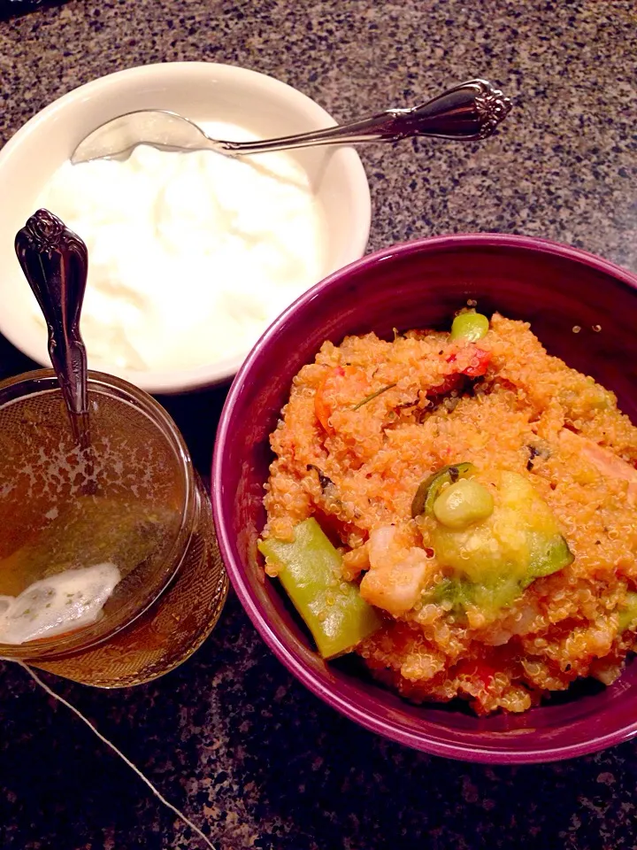 Snapdishの料理写真:Green tea, yogurt, quinoa and vegetables with chicken|nadia issaさん