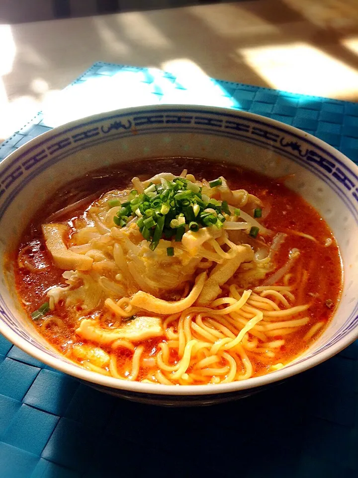 Snapdishの料理写真:サッポロ一番  頂  とろみ中華  四川風酸辣湯麺|かずきっちんさん