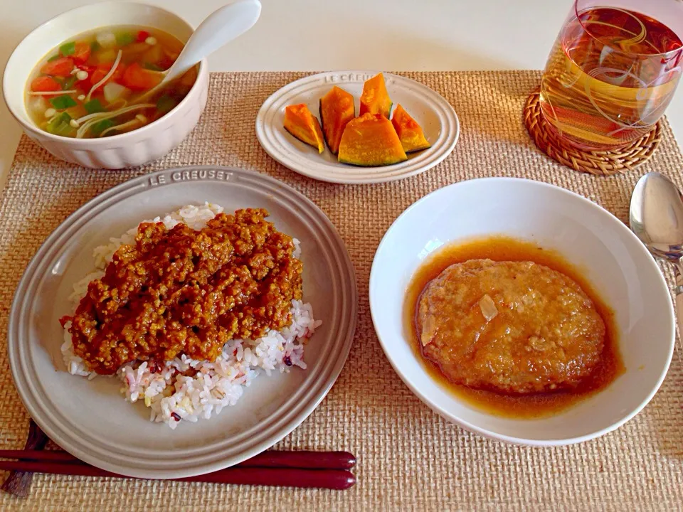 ドライカレー ハンバーグ ピーマン大根人参しめじのミネストローネ風 蒸しかぼちゃ|にゃろめさん