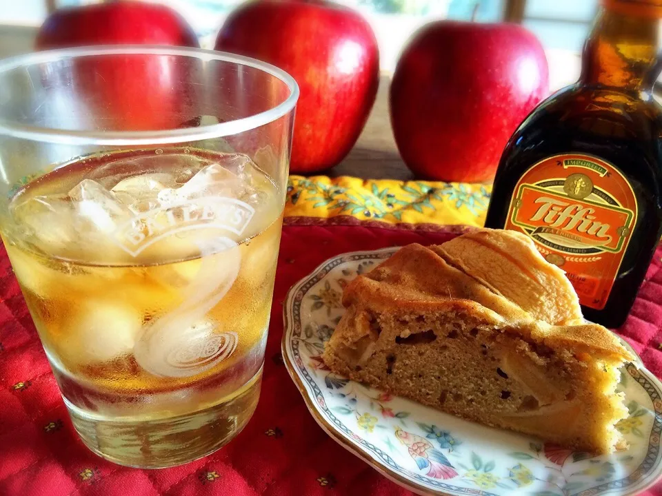 Snapdishの料理写真:Spiced Apple Cake - 林檎のスパイスケーキ|cocoaさん