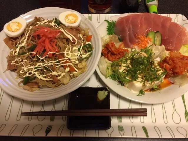 野菜たっぷりソース焼きそば、ゆで卵、鮪のお刺身、キムチ、冷奴❗️꒰*✪௰✪ૢ꒱✨|サソリさん