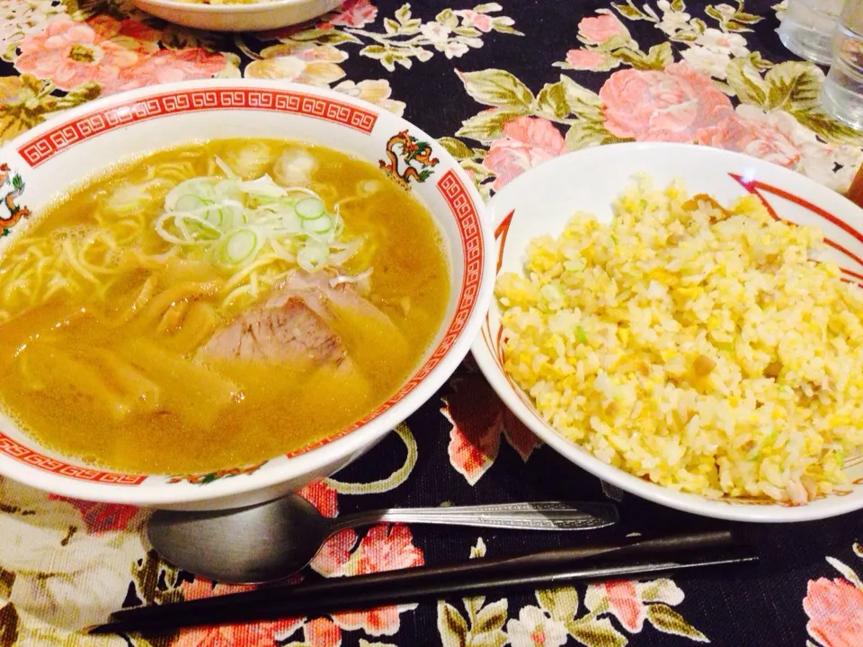 Snapdishの料理写真:まかないの醤油ラーメンとチャーハン|カツオさん