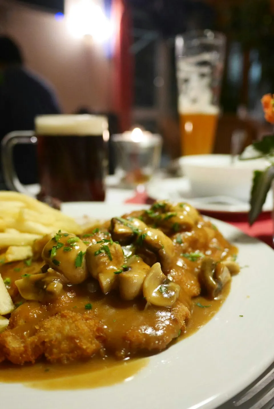 Jägerschnitzel
キノコソースのシュニッツェル(キノコととんかつ)|tokidokiokiさん