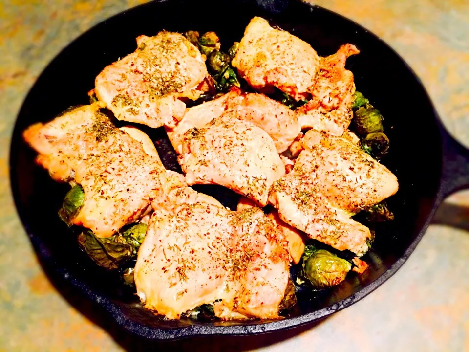 Roasted Chicken Thighs On a Bed of Trumpet Mushrooms and Brussel Sprouts|http://melissasmenu.wordpress.com/さん