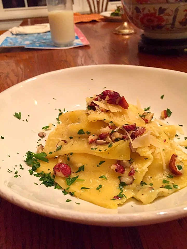 butternut squash ravioli, hazelnut brown butter saice|Matthew Cashenさん