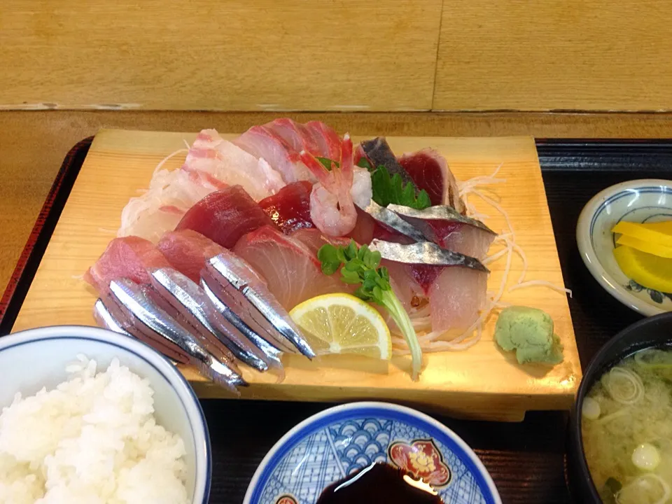 市場食堂 刺身定食|よだみなさん